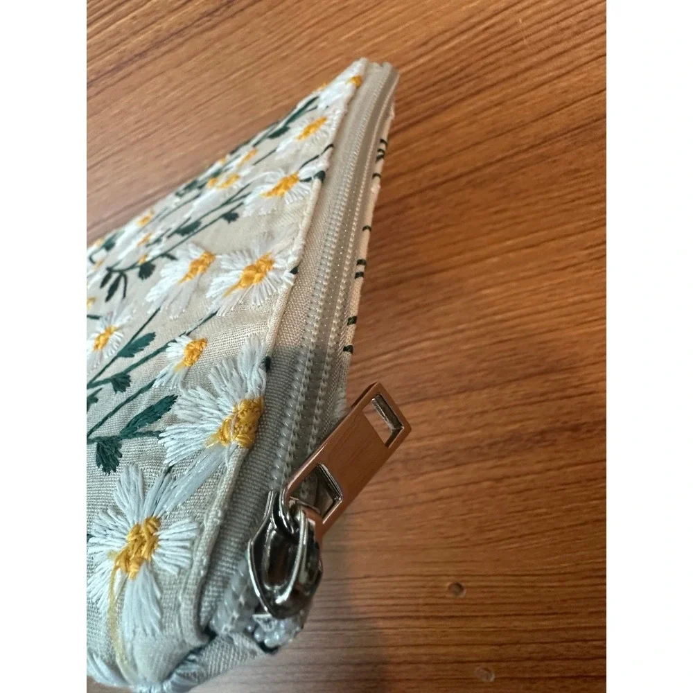 New Daisy Embroidered Tablet Case Holder